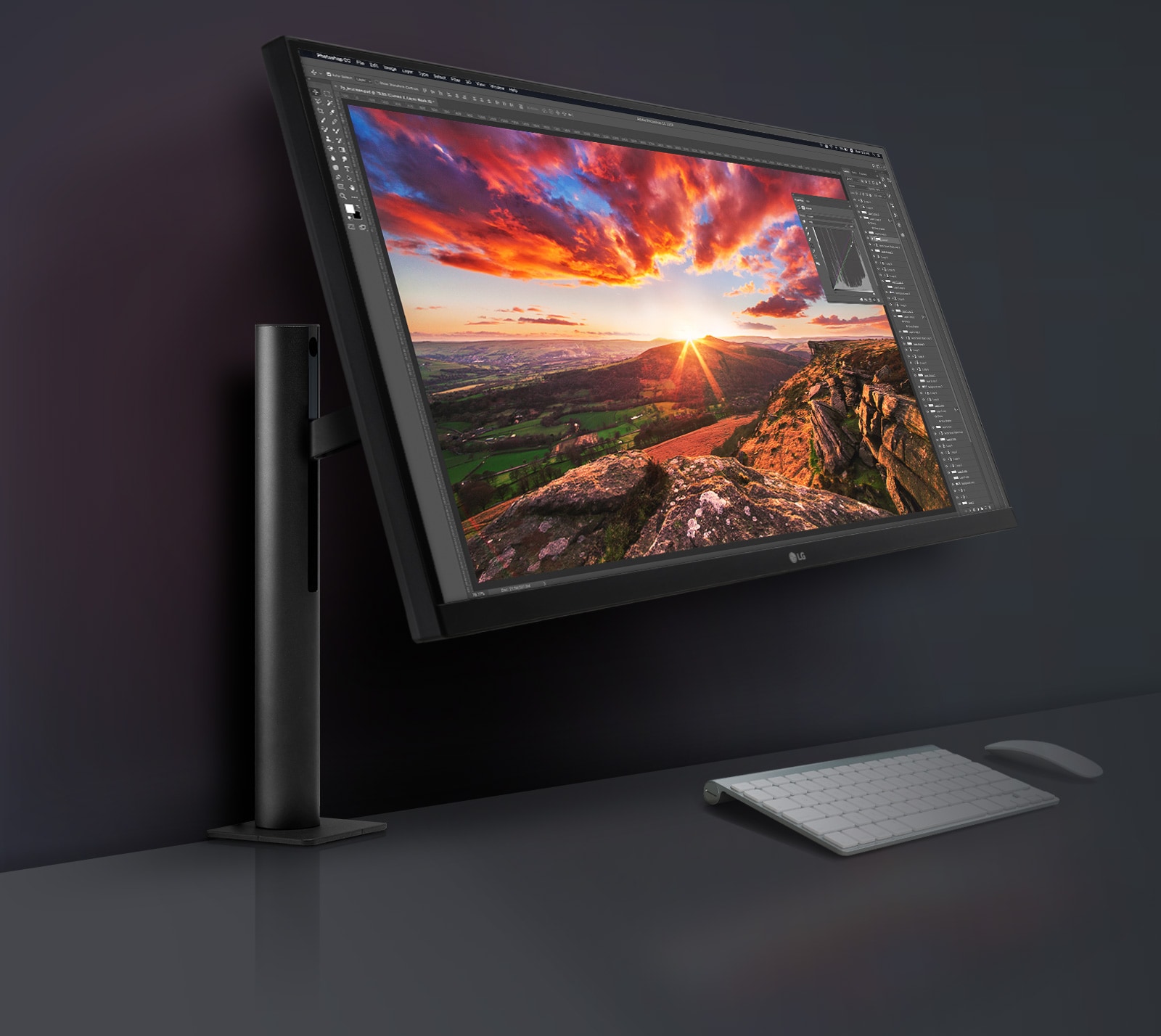  Дисплей LLG UltraFine ™ Ergo на рабочем месте