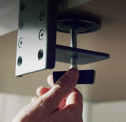 Использование C-образного зажима и втулки