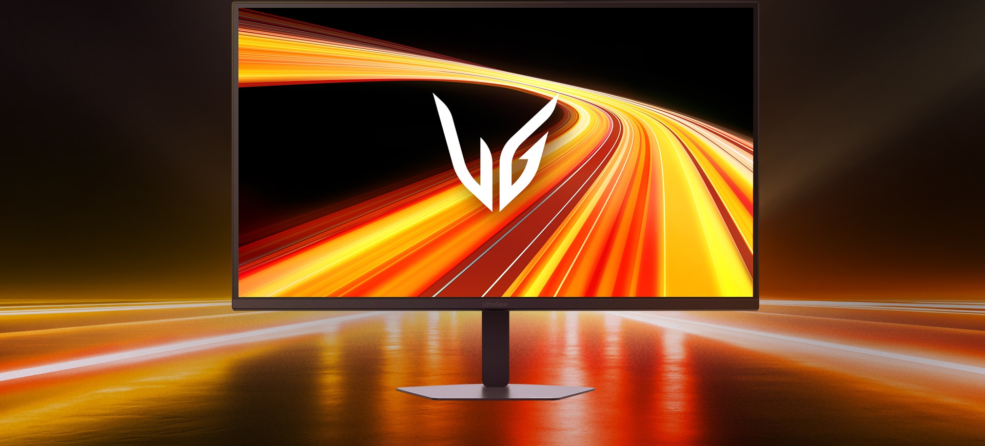 Вид спереди на игровой монитор UltraGear™ 32G620B в футуристической комнате с неоновым освещением.