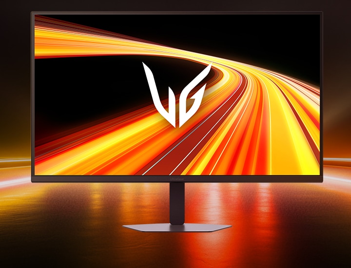 Вид спереди на игровой монитор UltraGear™ 32G620B в футуристической комнате с неоновым освещением.