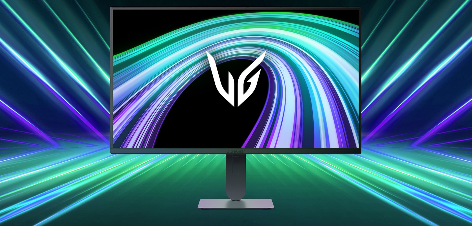 Вид спереди на игровой монитор UltraGear™ 24G414B в футуристическом интерьере с неоновым освещением.