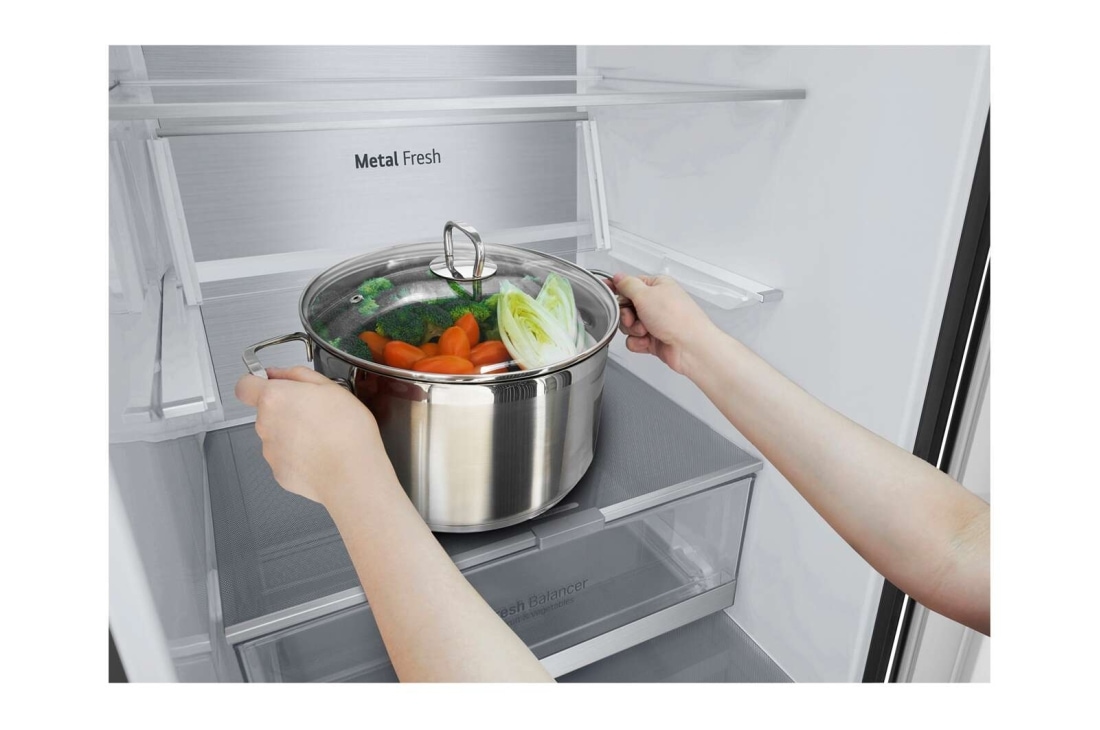 LG Холодильник LG GC-B509SBUM | 384л | DoorCooling⁺ | Чёрный, Shelf view with food, GC-B509SBUM, thumbnail 11