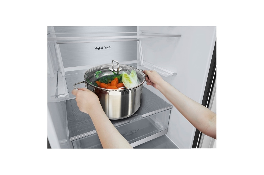 LG Холодильник LG GC-B459SBUM | 341л | DoorCooling⁺ | Чёрный, Shelf view with food, GC-B459SBUM, thumbnail 8