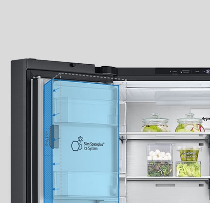 Внутри холодильника голубым цветом выделен тонкий внутренний льдогенератор