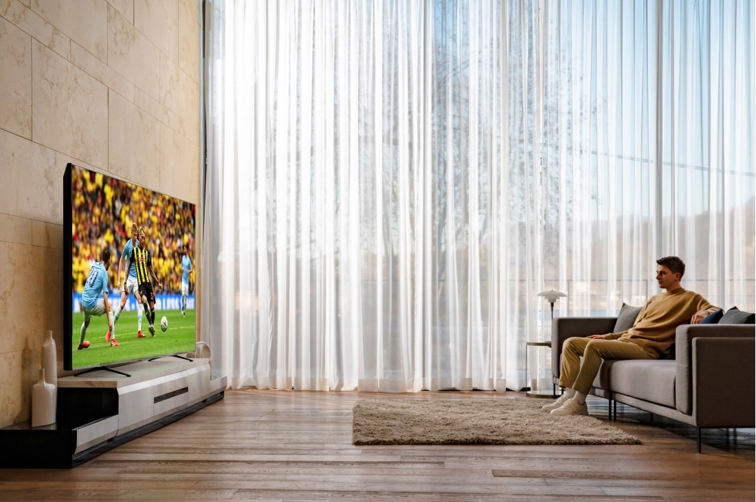 LG NanoCell 4K телевизор 55'' LG 55NANO806NA, Люди смотрят телевизор, 55NANO806NA, thumbnail 15