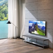 LG 8K NanoCell телевизор 75'' LG 75NANO976NA, Люди смотрят телевизор, 75NANO976NA, thumbnail 7