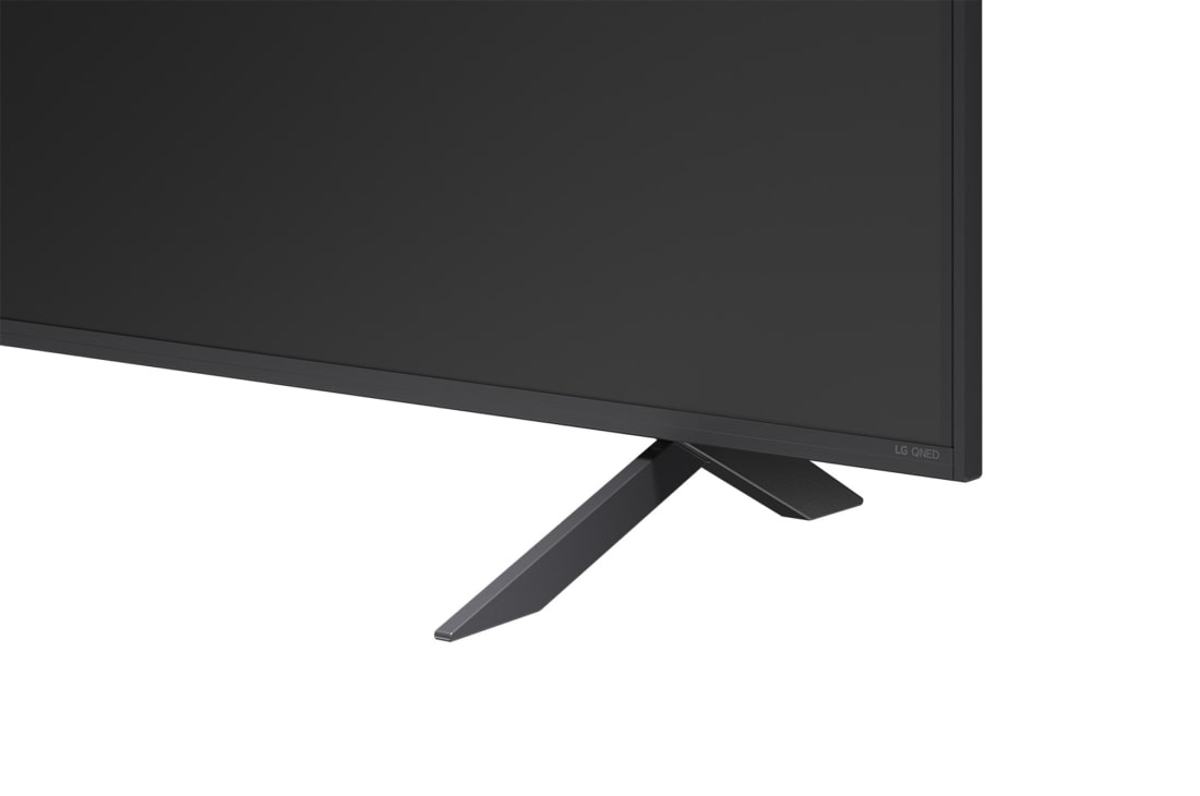 LG Телевизор LG 86QNED80A6A 86'' QNED AI 4K 2025, 		Пульт AI Magic Remote от LG перед экраном телевизора LG TV. На экране отображается персонализированное приветствие от ИИ LG с ключевыми словами, подобранными на основе истории поиска и просмотров по, 86QNED80A6A, thumbnail 14