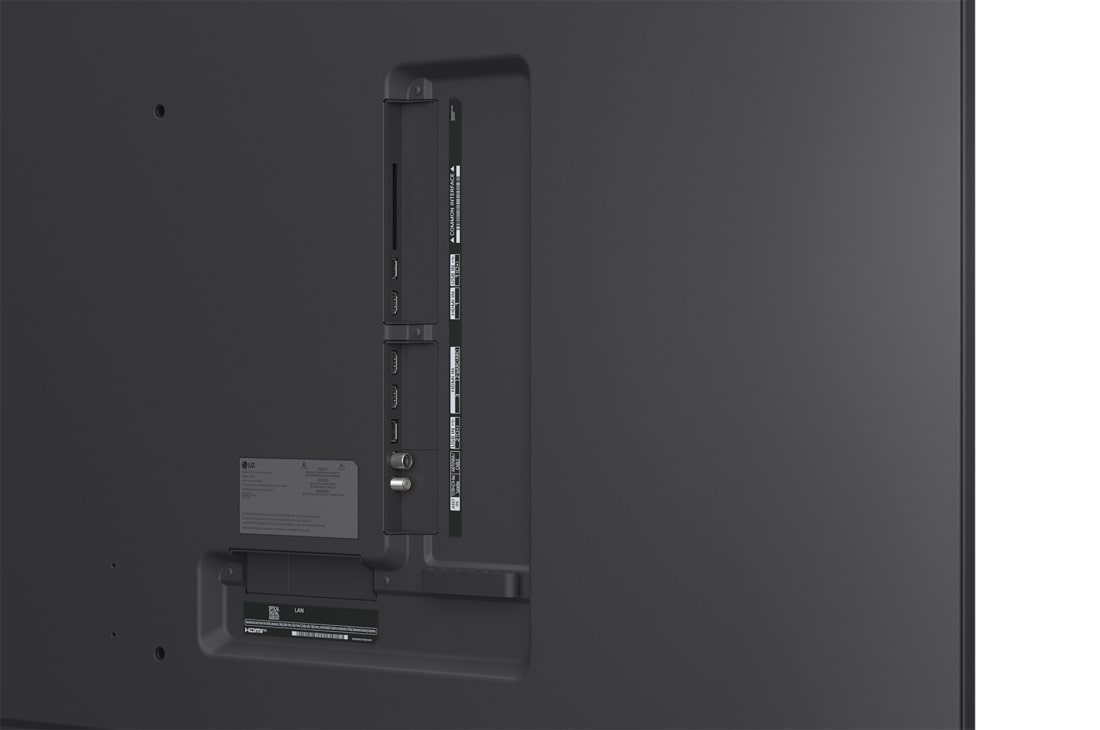 LG Телевизор LG 86QNED80A6A 86'' QNED AI 4K 2025, 		Семья сидит на диване лицом к установленному на стене телевизору LG QNED TV, а сверху звуковая панель LG Soundbar с маленькой девочкой, указывающей на экран, где изображены два дельфина. Заголовок р, 86QNED80A6A, thumbnail 15