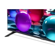 LG Телевизор LG 55UA73006LA 55'' UHD AI 4K 2025, Крупный план подставки телевизора LG UHD UA73. Видна подставка, угол телевизора с рамкой и скринфил со стеклянными сферами. , 55UA73006LA, thumbnail 6