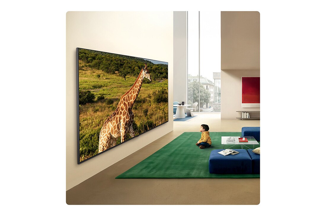 LG 100-дюймовый телевизор Smart&nbsp;TV LG QNED evo AI QNED85 Mini LED 4K 2026, Сверхбольшой телевизор LG QNED evo AI QNED85 Mini LED закреплен на стене в современной гостиной, отображая на широком экране крупномасштабную сцену с астронавтом, которая визуально заполняет комнату и, 100QNED85B6, thumbnail 15