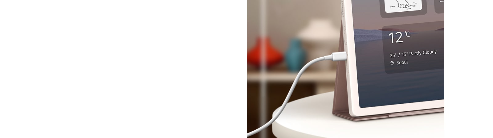 Крупный план кабеля USB-C, подключенного к StanbyME 2.