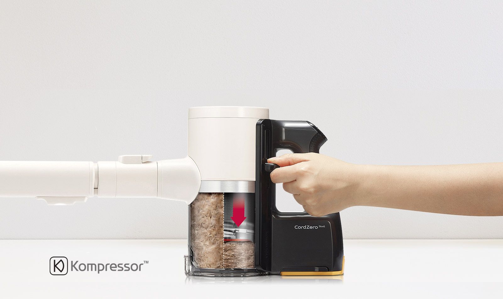 На нем изображена сцена сжатия пыли в головке пылесоса.