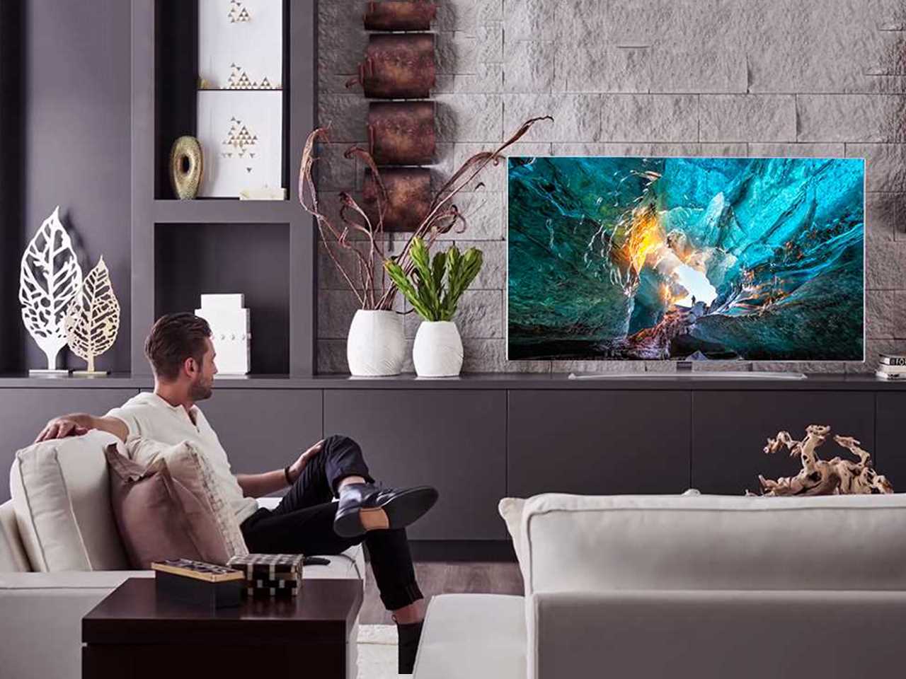 Телевизор LG SIGNATURE W7 с бесшовным дизайном «Изображение на стене»