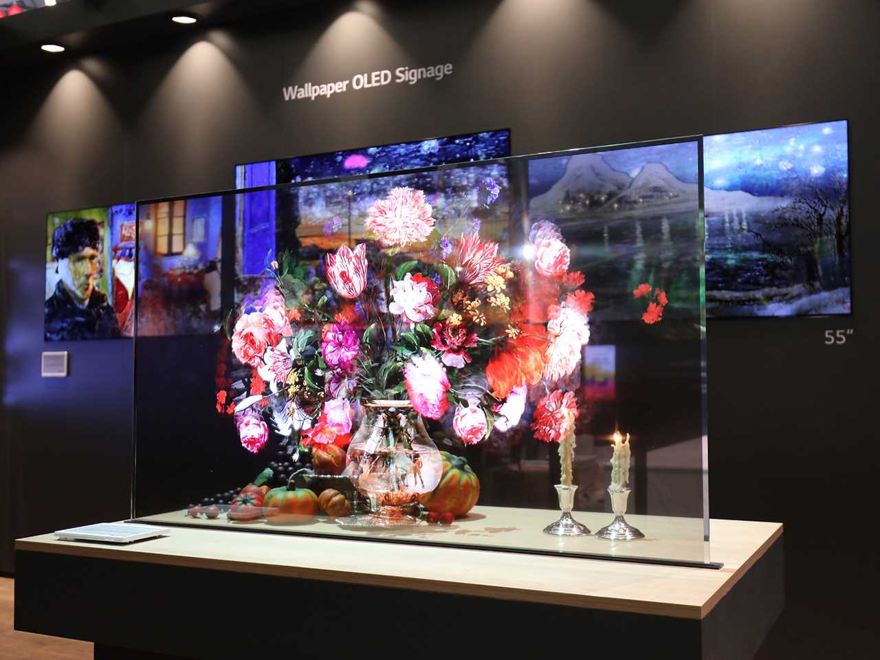 LG-Transparent-OLED-Signage-02.jpg