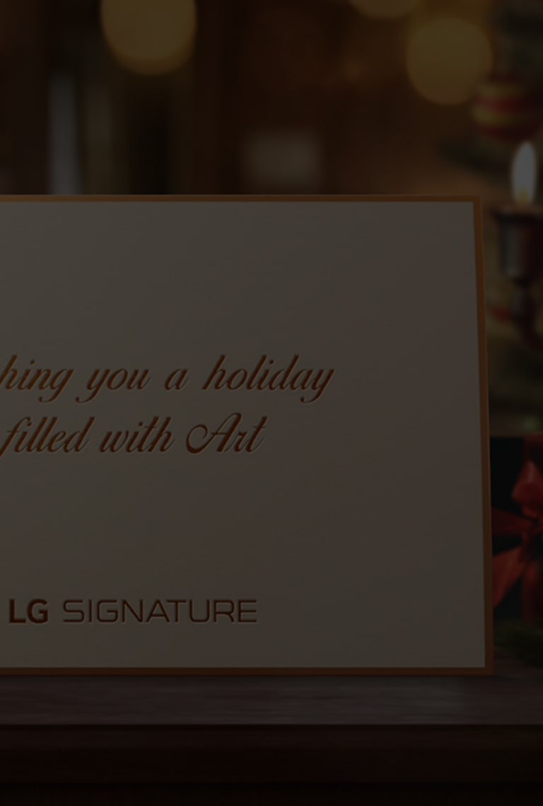 Белая праздничная открытка от LG SIGNATURE на столе.