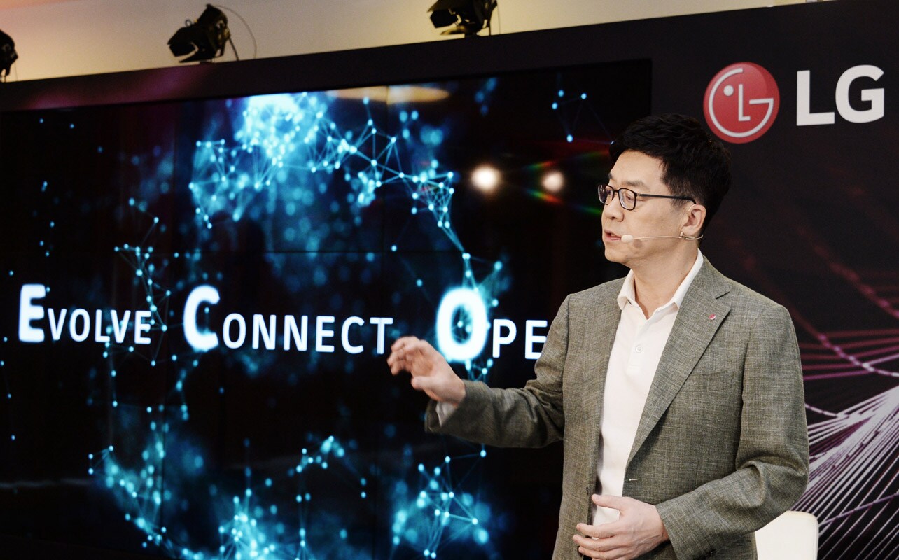 доктор И.П. Парк делится видением компании LG относительно перспектив развития ИИ, в соответствии с которым человек может везде чувствовать себя как дома