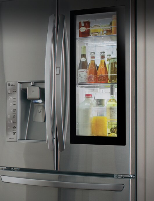 Серебристый многодверный холодильник LG InstaView.