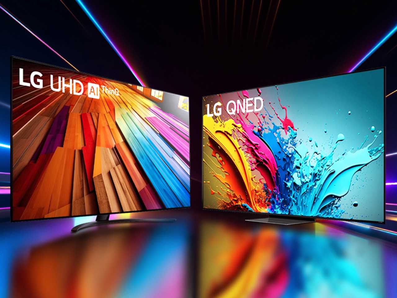 два телевизора на черном фоне