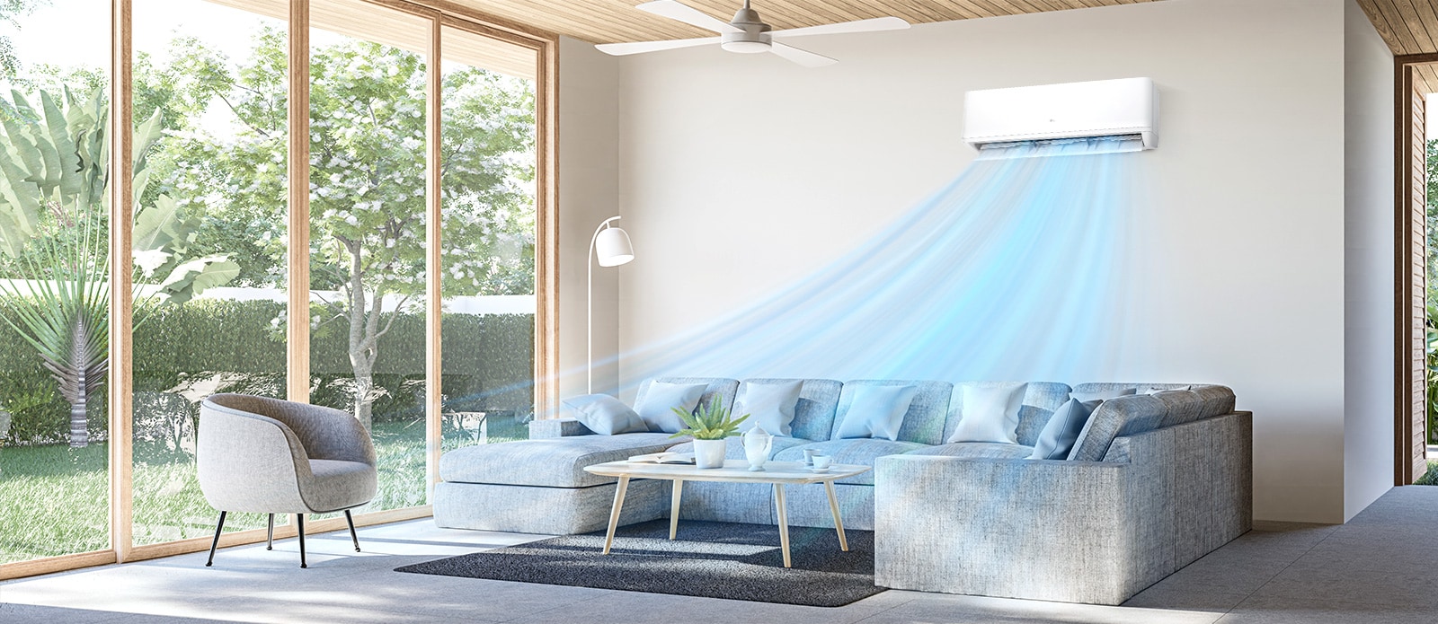 يعمل مكيف الهواء المثبت على الجدار في غرفة المعيشة بها نافذة كبيرة ناحية اليمين، وينساب الهواء البارد من مكيف الهواء لينشر إحساسًا بالانتعاش.