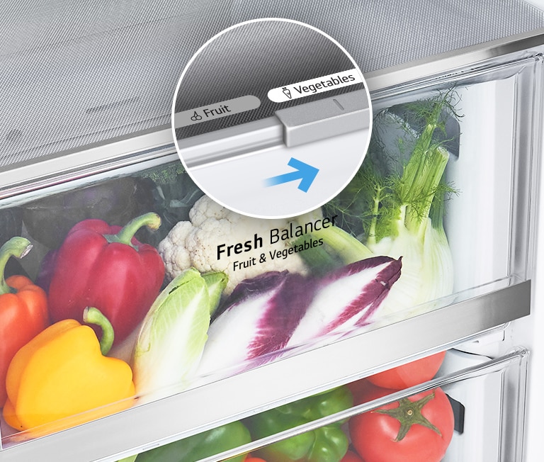 Kylskåpets nedre lådor är fyllda med färgglada färska råvaror. En infälld bild förstorar kontrollspaken för att välja den optimala luftfuktighetsnivån för att hålla produkterna färska.