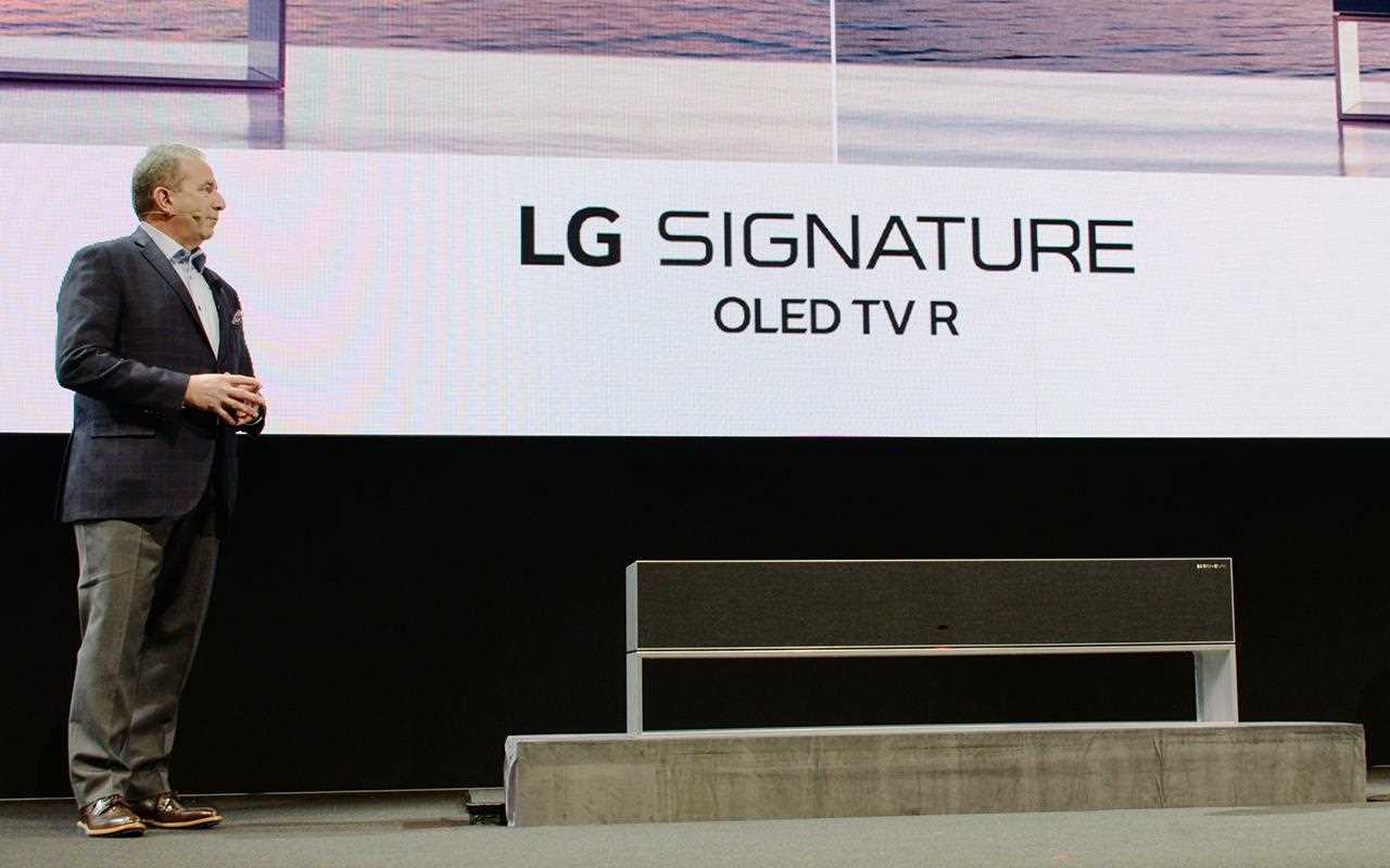 Den innovativa LG SIGNATURE OLED TV R var en av de många produkter som LG lanserade på CES 2019. Särskilt uppmärksammat blev att tv:n rullas ner i en låda när den inte används | Läs mer i LG MAGAZINE