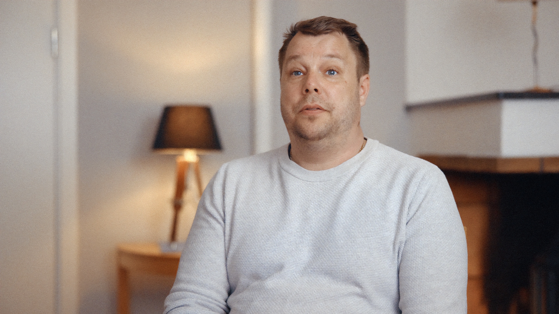Se filment där Simon berätta om sin upplevelse