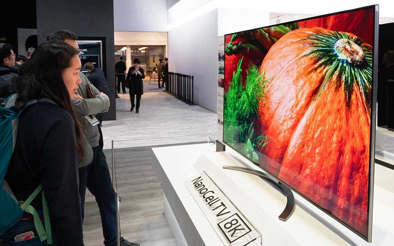 Konsumenter får en förhandstitt på LG NanoCell 8K-tv som visades på CES 2019 | Läs mer i LG MAGAZINE