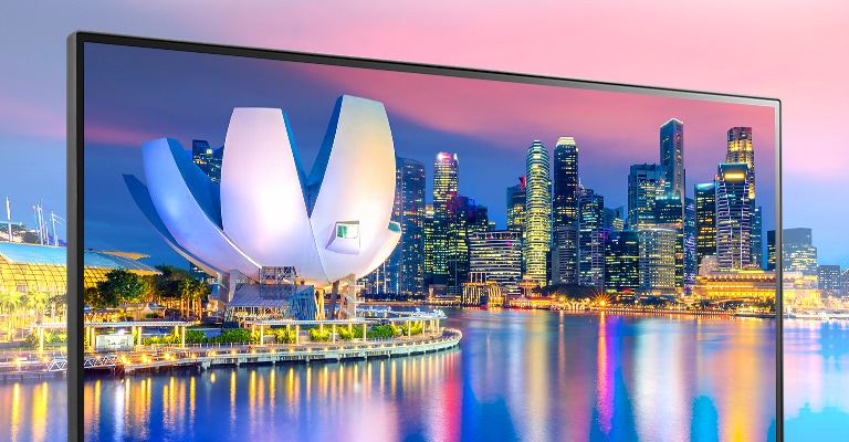 IPS s 99 % sRGB (Typ.) : Presné farby a široký záber.