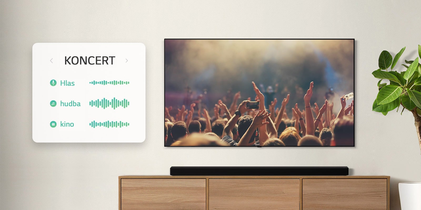 TV je umiestnený na stene. Na televízore sú tlieskajúci ľudia na koncerte. Kanál sa prepne na filmovú scénu, v ktorej ide auto cez les. Kanál sa znova prepne na správy, kde vystupuje hlásateľ. Soundbar LG sa nachádza priamo pod TV na béžovej poličke. (prehrať video)