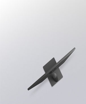 Bočný pohľad na monitor znázorňujúci nastavenie náklonu s prekrývajúcimi sa obrysmi, ktoré znázorňujú jeho ergonomický rozsah pohybu.