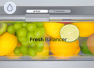 Detail fresh balanceru naplneného ovocím, nastavený na správnu vlhkosť pre ovocie z možností ovocia alebo zelenina.