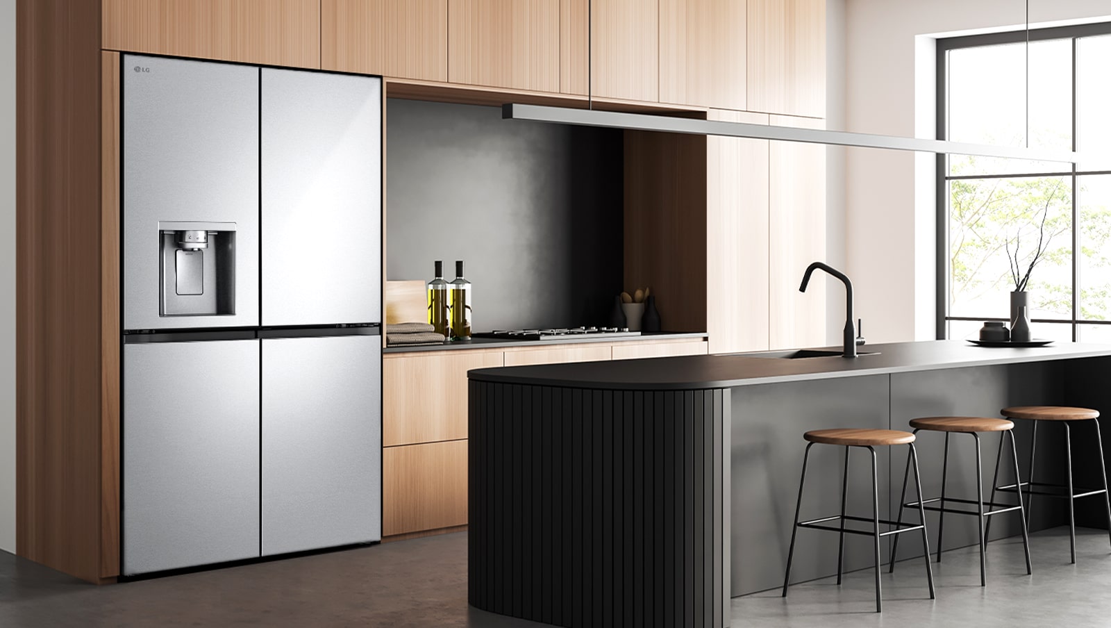 Moderný interiér kuchyne s chladničkou.