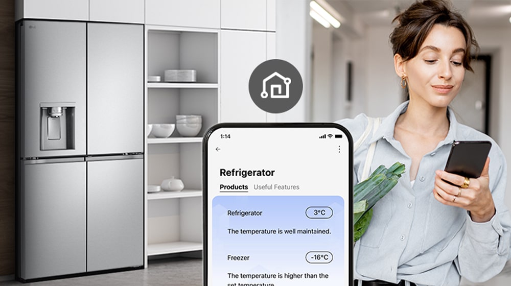 Obrázok vpravo ukazuje ženu s nákupným košíkom, ktorá sa pozerá na svoj mobilný telefón. Obrázok vľavo ukazuje predný pohľad na chladničku. Uprostred obrázkov je ikona znázorňujúca pripojenie medzi telefónom a chladničkou.
