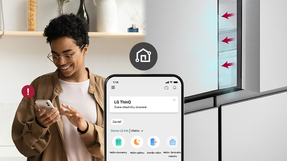 Obrázok vpravo ukazuje ženu s nákupným košíkom, ktorá sa pozerá na svoj mobilný telefón. Obrázok vľavo ukazuje predný pohľad na chladničku. Uprostred obrázkov je ikona znázorňujúca pripojenie medzi telefónom a chladničkou.