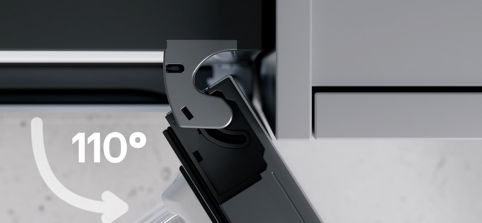 Chladnička s mrazničkou LG (GBBW726CPY) s pravými dverami otvorenými na 110 stupňov. V hornej časti vidieť zakrivený pánt tesne zarovnaný so susediacou stenou sivej skrinky.