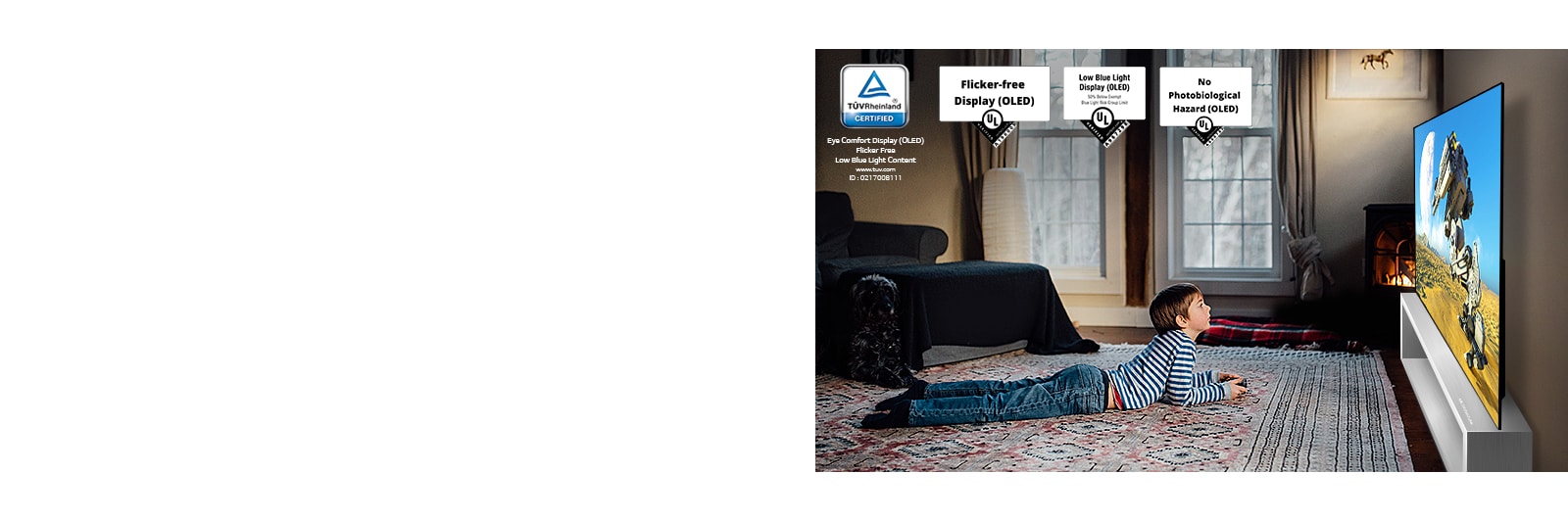 Dieťa leží na zemi, v rukách drží herný ovládač a hrá hru na televíznej obrazovke