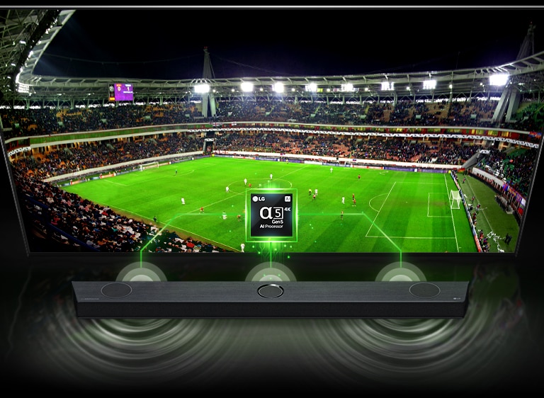 Na televízore je zobrazený „mikročip α5“ a priamo pod ním je sound bar. Na televíznej obrazovke sa postupne zobrazujú futbalový štadión, žena kráčajúca po pláži pri západe slnka a koncertná sála, pričom na sound bare sa efekt zvukovej vlny a farba menia podľa obrazovky.