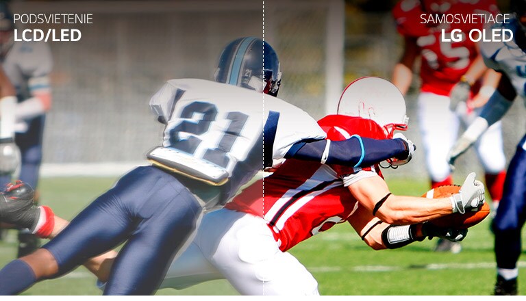 Obraz z futbalového zápasu, polovica na televízore LCD/LED s rozmazanou kvalitou obrazu, druhá polovica na televízore LG OLED TV so zreteľným obrazom