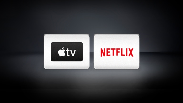 Logo Apple TV a logo Netflix sú usporiadané na čiernom pozadí.