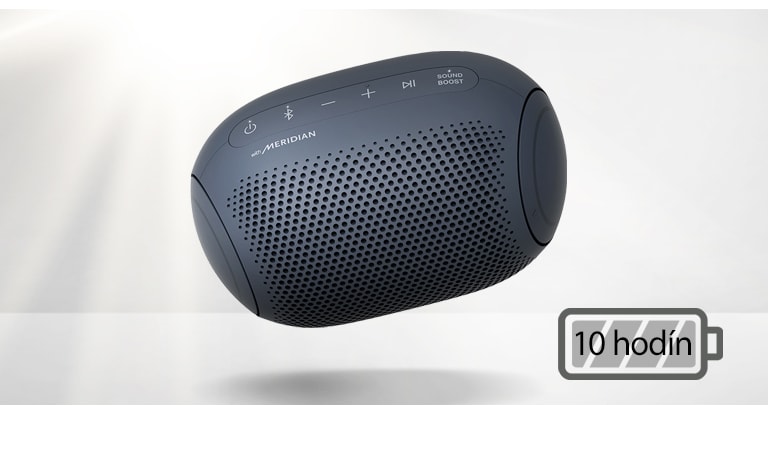 LG XBOOM Go naklonený doľava sa vznáša vo vzduchu.