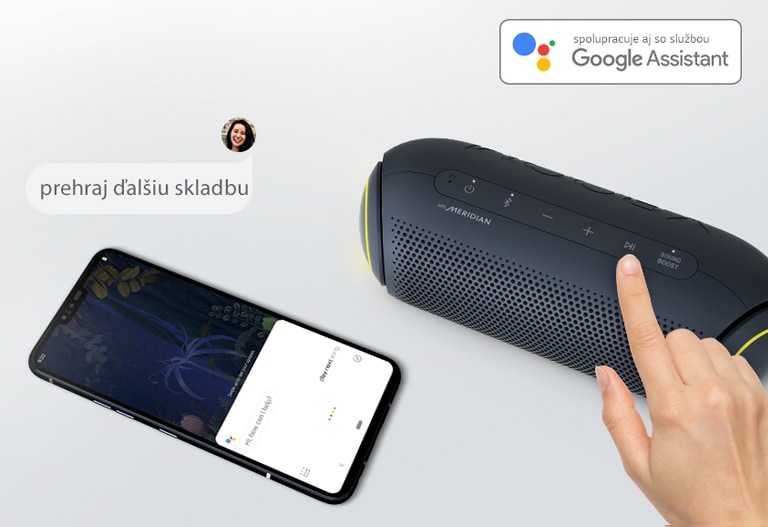 Ruka stláča tlačidlo na LG XBOOM Go. Vedľa je položený smartfón. Na obrázku je bublinka s textom. V pravom hornom rohu sa nachádza logo Google.