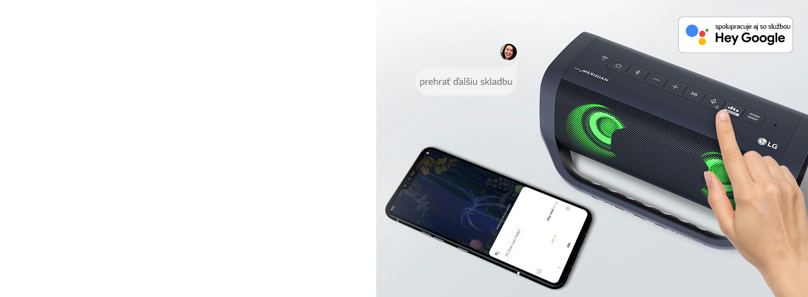 Ruka stláča tlačidlo na reproduktore LG XBOOM Go. Vedľa reproduktora je položený smartfón. Na obrázku je bublinka s textom. V pravom hornom rohu sa nachádza logo Google.