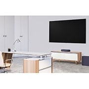 LG QP5 - LG Sound Bar LG, Bočný pohľad na Sound Bar a subwoofer v bielej kancelárii, QP5, thumbnail 6