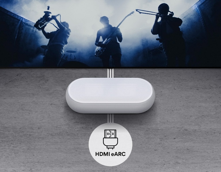 TV je umiestnený na stene. Na TV je zobrazená skupina s čiernou siluetou. Sound Bar LG sa nachádza priamo pod TV na sivej poličke. Pod Sound Barom je ikona HDMI eARC.