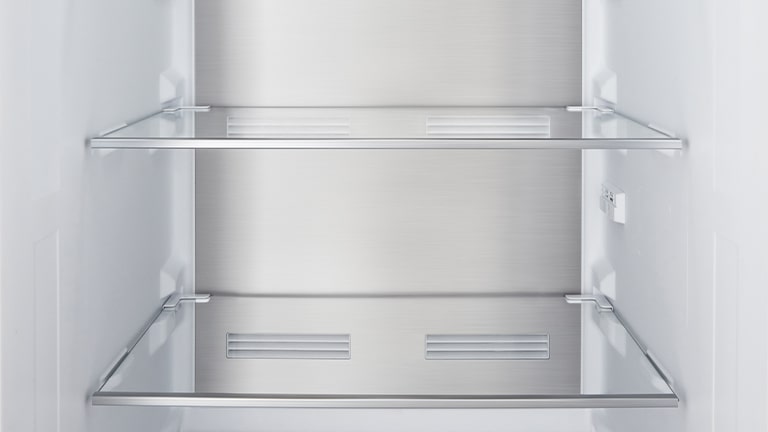 Pohľad zblízka na Metal Fresh, ktorý je vnútri vstavanej chladničky s mrazničkou dole LG.