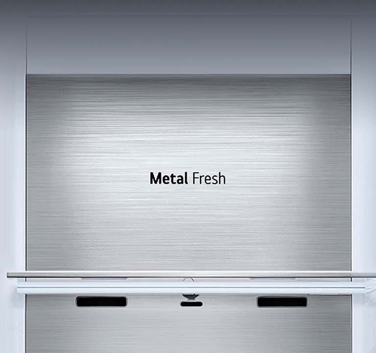 Pohľad spredu na kovový panel Metal Fresh so zobrazením loga Metal Fresh. 