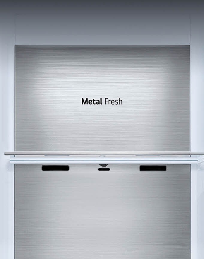Pohľad spredu na kovový panel Metal Fresh so zobrazením loga Metal Fresh. 