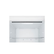 LG Kombinovaná chladnička LG | D | 333 l | Smart Invertorový kompresor | Biela, Chladnička so spodnou mrazničkou LG (GBBSJ10DSW) nainštalovaná v rovine vo vysokej stene teplej béžovej farby s bielymi šípkami, ktoré ukazujú na hornú stranu a predné povrchy, GBBSJ10DSW, thumbnail 6