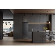 LG Kombinovaná 70cm chladnička LG | C | 465 l | Smart Invertorový kompresor | Čierna/šedá, Chladnička s mrazničkou LG (GBBW726AEV) vstavaná v tmavohnedých skrinkách s oknom a pohovkou vľavo a drezom vpravo, GBBW726CEV, thumbnail 7