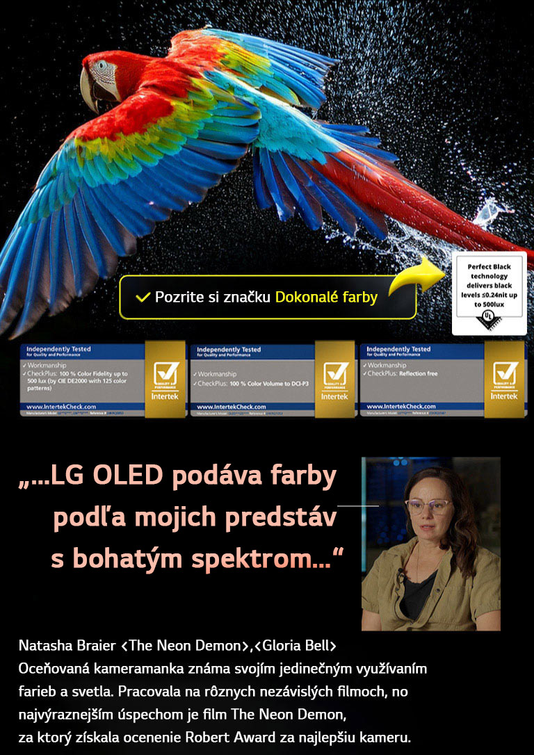 Farebný papagáj v ultra vysokom rozlíšení na čiernom pozadí. Kvapky vody sa vznášajú vo vzduchu všade naokolo. Obrázok zvýrazňuje funkciu Dokonalé farby, keďže každý odtieň na tele papagája je žiarivý a živý. Tmavé pozadie s detailnými špliechancami vody tiež zvýrazňuje, ako je obrazovka bez odrazov. Sú viditeľné rôzne certifikácie log od UL a Intertek. Tieto označujú ich 100 % vernosť farieb, 100 % farebný rozsah a tvrdenie o žiadnych odrazoch. Je tiež viditeľný text, skontrolujte certifikačnú značku Dokonalá čierna.